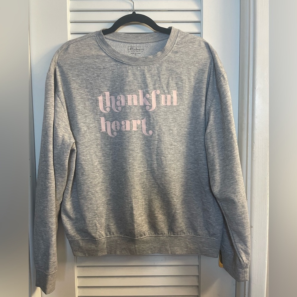 Miken Women’s super soft “THANKFUL HEART” Sweatshirt Size XL- Like New